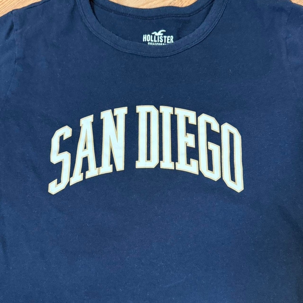 Hollister navy blue crop top t shirt San Diego California 100% Cotton Sz Small - Picture 2 of 6